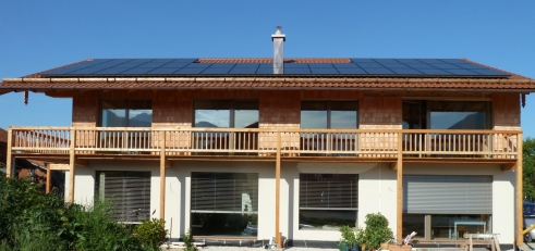 Einfamilienhaus im Grünen: Der richtige Wandbaustoff sorgt beim Passivhaus für hohen Wohnkomfort. Einfamilienhaus im Grünen: Der richtige Wandbaustoff sorgt beim Passivhaus für hohen Wohnkomfort.