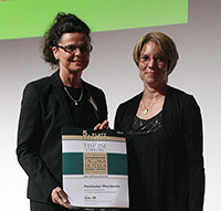 Corina Bauernschmidt, stellv. Direktorin, bei der Preisverleihung Corina Bauernschmidt, stellv. Direktorin, bei der Preisverleihung