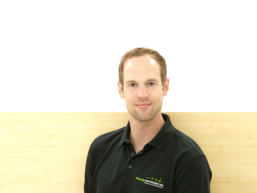 Christoph Niehof, Geschäftsführer von handywerkstatt.de, erteilt Expertenrat für die Handyreparatur. Christoph Niehof, Geschäftsführer von handywerkstatt.de, erteilt Expertenrat für die Handyreparatur.