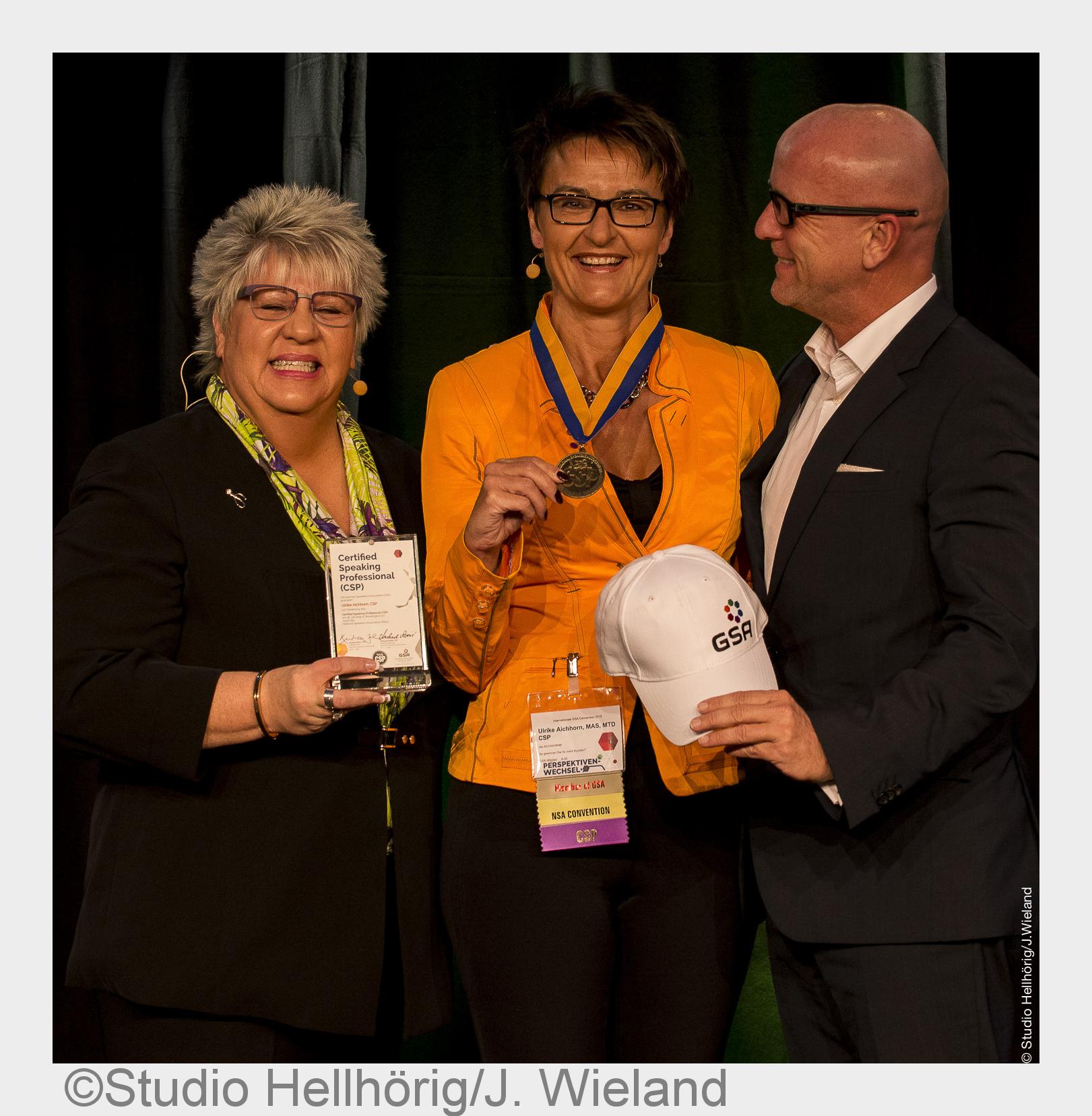 v.l.n.r.: Ruby Newell-Legner, Ulrike Aichhorn, Andreas Buhr. (Bildquelle: Studio Hellhörig/J. Wielan