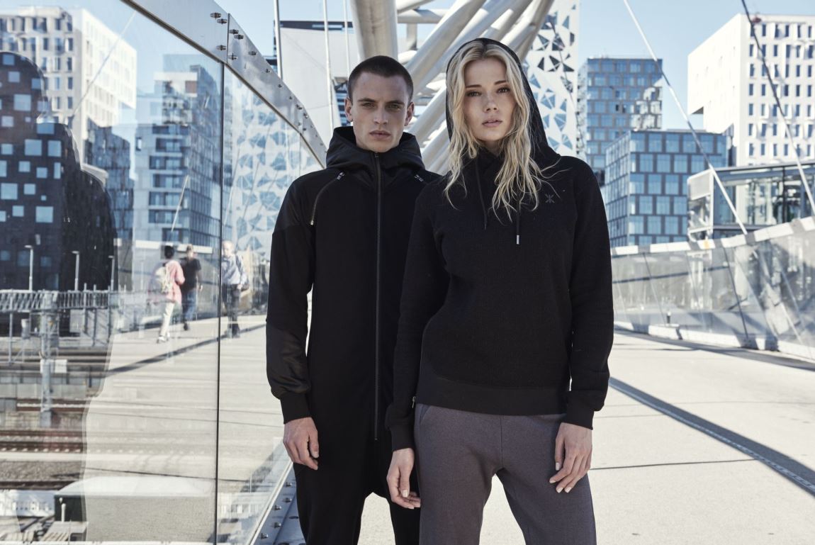 Zwei Outfits aus der neuen Herbst/Winterkollektion des Leisurewear Labels©Onepiece Zwei Outfits aus der neuen Herbst/Winterkollektion des Leisurewear Labels©Onepiece