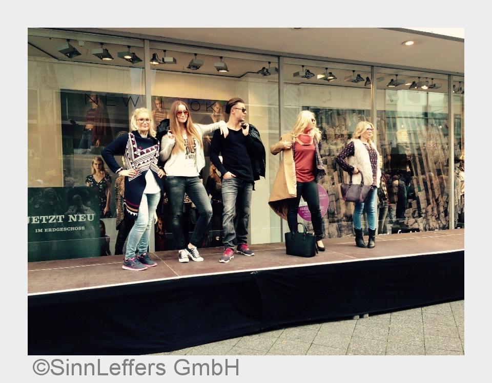 SinnLeffers Kunden präsentierten die schönsten Outfits der Krefelder Modefiliale. (Bildquelle: SinnL SinnLeffers Kunden präsentierten die schönsten Outfits der Krefelder Modefiliale. (Bildquelle: SinnL