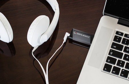 Der hochwertige Kopfhörerverstärker Oehlbach USB BRIDGE ist nicht größer als ein Feuerzeug. Der hochwertige Kopfhörerverstärker Oehlbach USB BRIDGE ist nicht größer als ein Feuerzeug.
