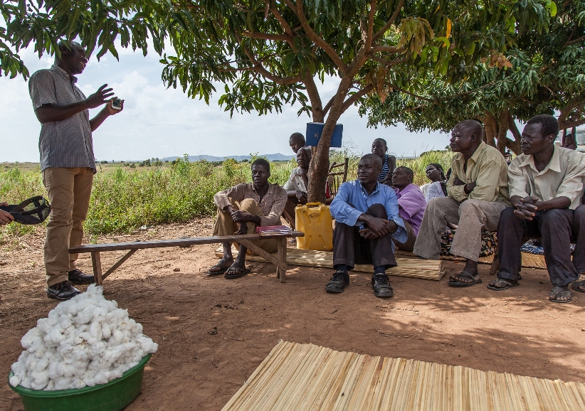 Farmer-Schulung im Cotonea-Bio-Baumwollprojekt Uganda