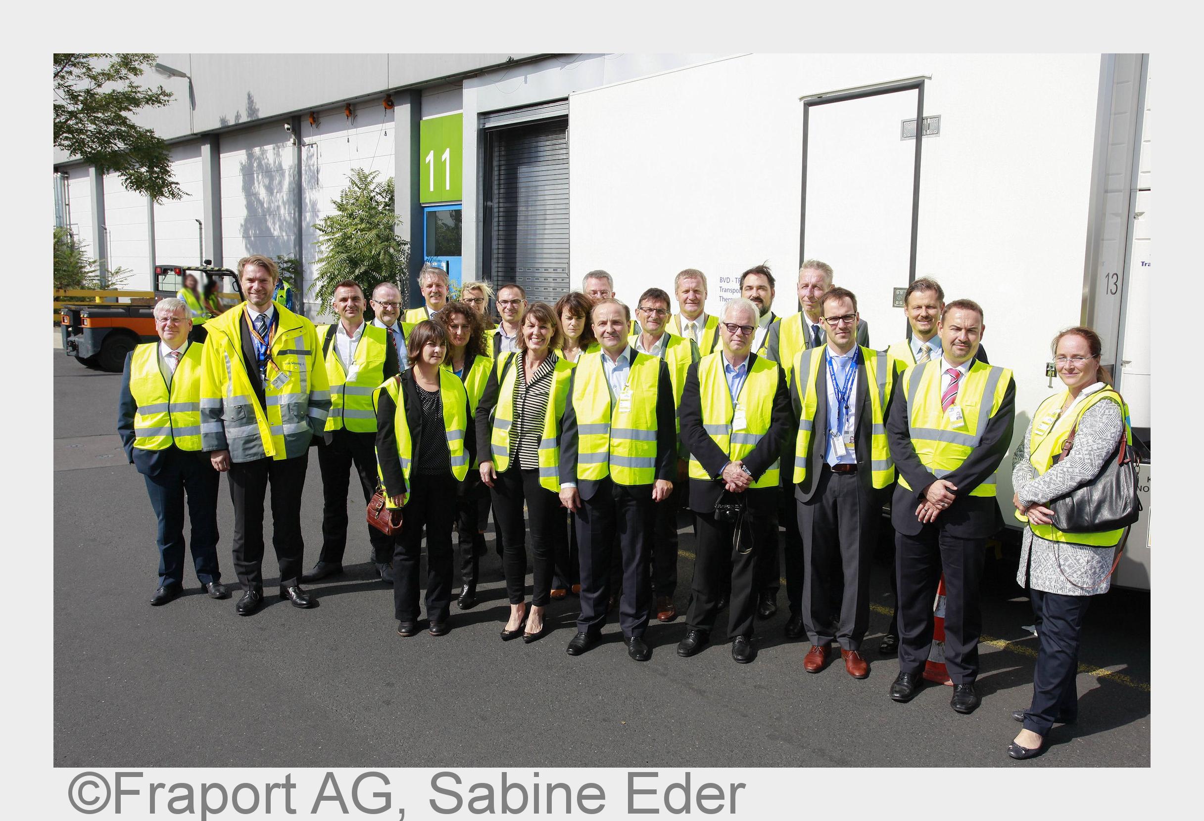 Der BPI Ausschuss International Business beim Ortstermin am Frankfurter Flughafen (Bildquelle: Frapo