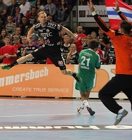(Foto: hl-studios, Erlangen): HC Erlangen - Martin Stranowsky immer torgefährlich 