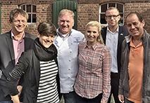 Das FSGG-Team um Frank Schwarz (3. V. l.) freut sich über die Zusammenarbeit. ©FSGG Das FSGG-Team um Frank Schwarz (3. V. l.) freut sich über die Zusammenarbeit. ©FSGG