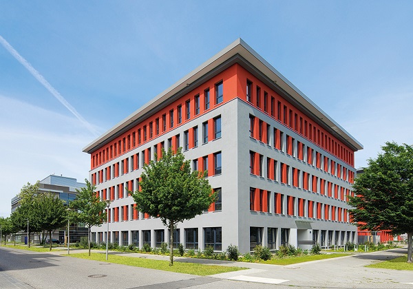 Der Büroneubau SPEKTRUM.2 im Herzen des Technologieparks Adlershof wurde Ende August verkauft. Der Büroneubau SPEKTRUM.2 im Herzen des Technologieparks Adlershof wurde Ende August verkauft.