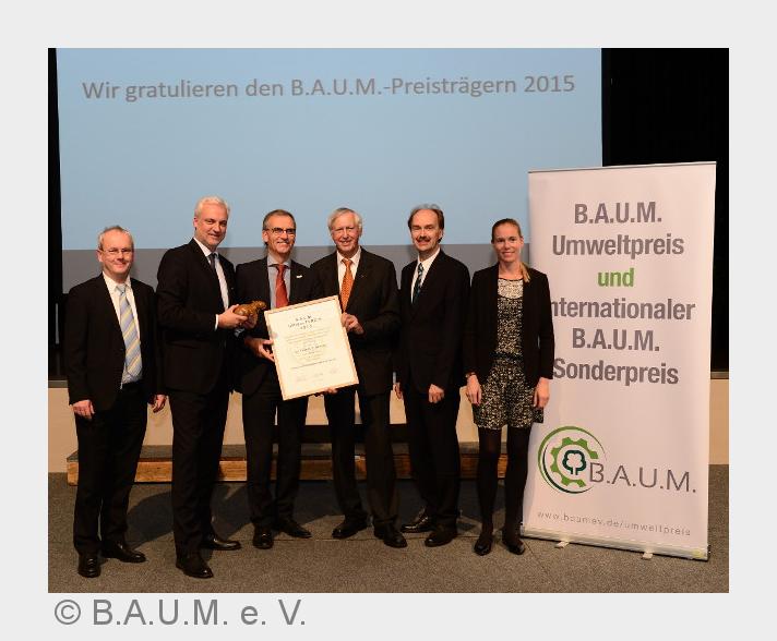 Überreichung des B.A.U.M.-Umweltpreises an Dr. Banning,©B.A.U.M. e. V. (Bildquelle:©B.A.U.M. e. V.) Überreichung des B.A.U.M.-Umweltpreises an Dr. Banning,©B.A.U.M. e. V. (Bildquelle:©B.A.U.M. e. V.)