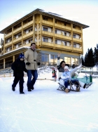 Familie im Schnee
