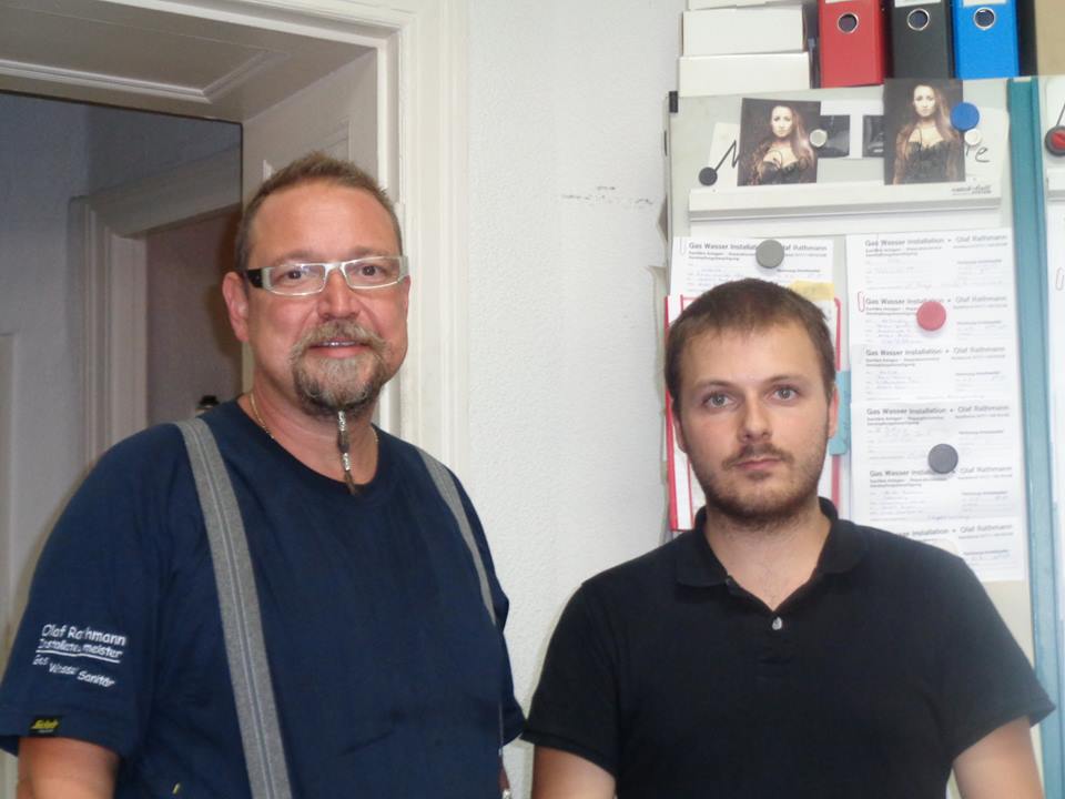 Iván Fernandez Molina (rechts) mit seinem Ausbilder, Installateurmeister Olaf Rathman, in dessen Gas Iván Fernandez Molina (rechts) mit seinem Ausbilder, Installateurmeister Olaf Rathman, in dessen Gas