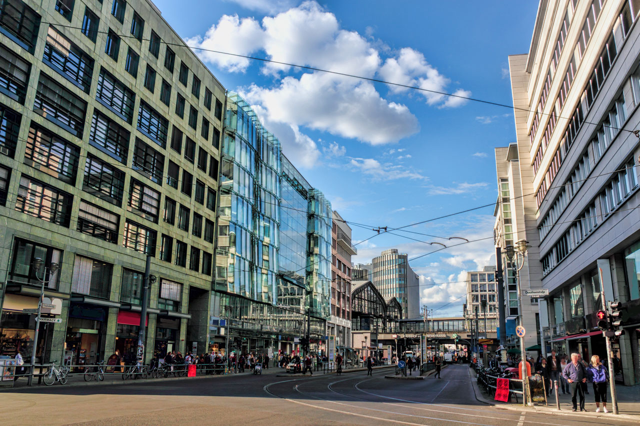 WBS Training AG eröffnet am 15. Oktober 2015 den neuen Standort in der Berliner Friedrichstraße 152. WBS Training AG eröffnet am 15. Oktober 2015 den neuen Standort in der Berliner Friedrichstraße 152.