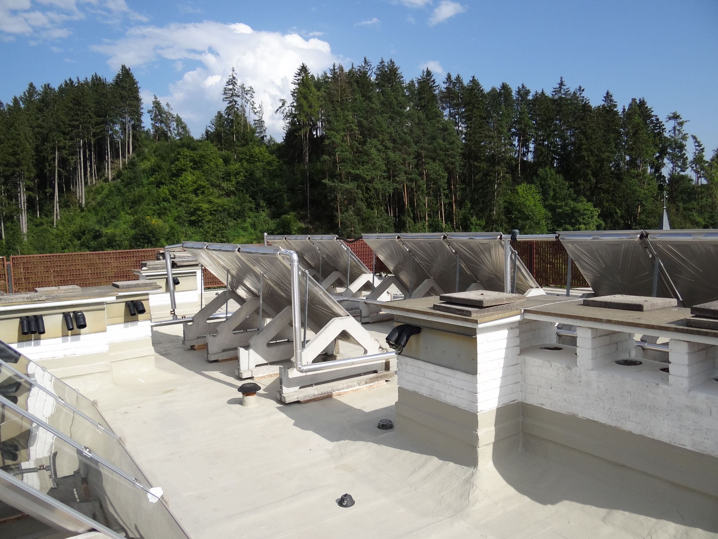 Das Abdichtungssystem Triflex ProDetail schützt die Baukonstruktion vor eindringender Feuchtigkeit.