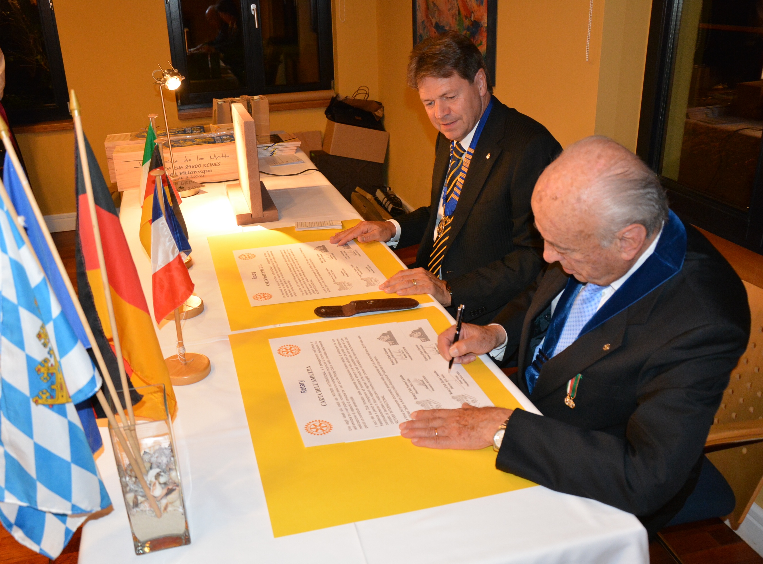 Rotary Club Präsidenten Walter Kern und Flavio Visioli (v.l. n.r.) Rotary Club Präsidenten Walter Kern und Flavio Visioli (v.l. n.r.)