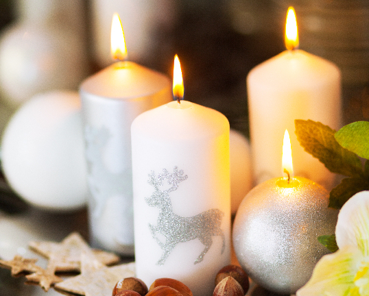 Setzen Akzente: Stumpenkerzen Seidenmatt mit Wintermotiv von eika Setzen Akzente: Stumpenkerzen Seidenmatt mit Wintermotiv von eika