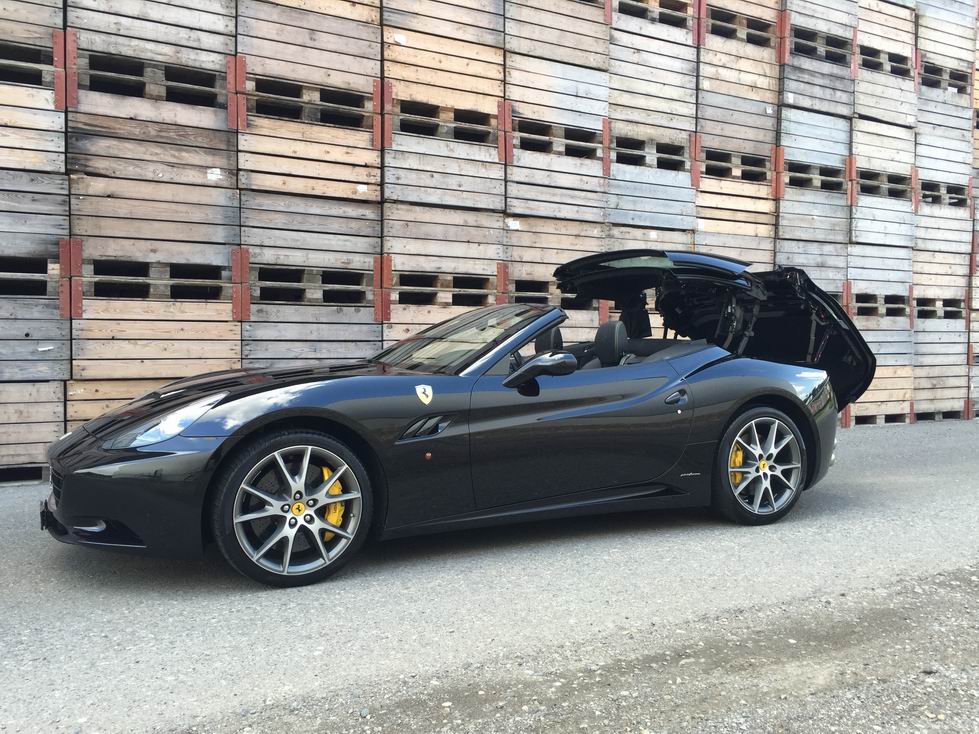 SmartTOP Zusatz-Verdecksteuerung für Ferrari California SmartTOP Zusatz-Verdecksteuerung für Ferrari California