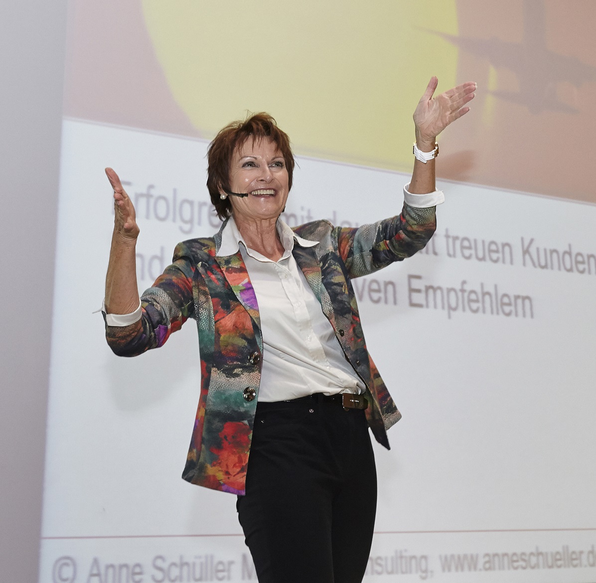 Keynote-Speaker Anne M. Schüllerüber Empfehlungsmarketing Keynote-Speaker Anne M. Schüllerüber Empfehlungsmarketing