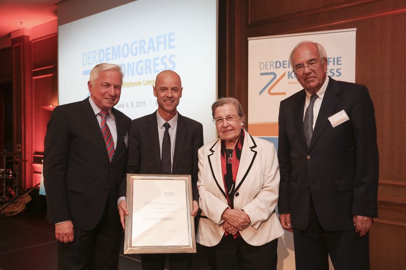 Der Demografiekongress 2015. V. l. n. r: Dieter Hackler, Wolfgang Frey, Ursula Lehr, Ulf Fink Der Demografiekongress 2015. V. l. n. r: Dieter Hackler, Wolfgang Frey, Ursula Lehr, Ulf Fink