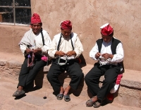 In Peru gibt es viel zu erleben, zum Beispiel strickende Männer auf Taquile