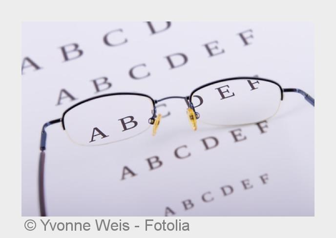 Der Augenarzt erkennt die Ablagerungen in der Augenlinse. (Bildquelle:©Yvonne Weis - Fotolia) Der Augenarzt erkennt die Ablagerungen in der Augenlinse. (Bildquelle:©Yvonne Weis - Fotolia)