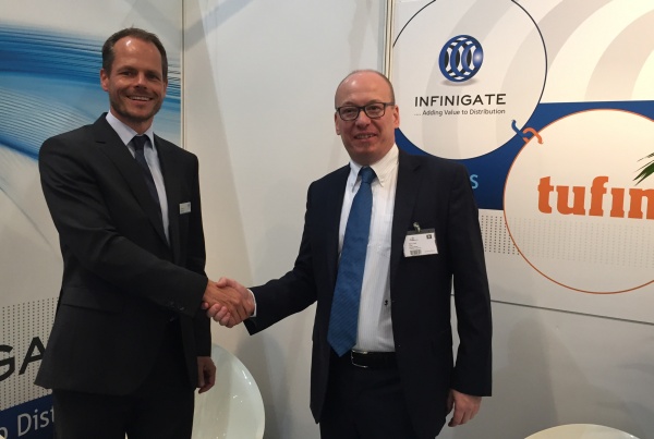 Andreas Bechtolt (Infinigate) und Pierre Visel (Tufin) begründen die Partnerschaft auf der IT-SA Andreas Bechtolt (Infinigate) und Pierre Visel (Tufin) begründen die Partnerschaft auf der IT-SA