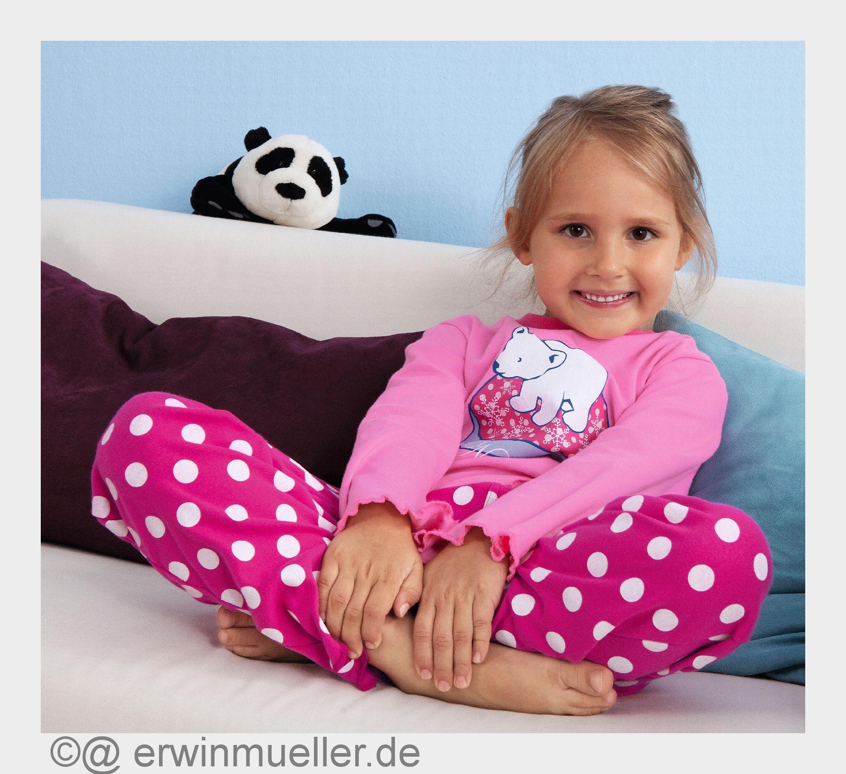 Kinderbutt Pyjama mit dem beliebten Eisbärenmotiv (Bildquelle: @ erwinmueller.de) Kinderbutt Pyjama mit dem beliebten Eisbärenmotiv (Bildquelle: @ erwinmueller.de)