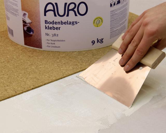 AURO Bodenbelagskleber aus Natur-Kautschulmilch und Naturharzen AURO Bodenbelagskleber aus Natur-Kautschulmilch und Naturharzen