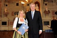 Ministerpräsident Horst Seehofer ehrte Dagmar Fritz-Kramer mit dem Bayerischen Verdienstorden
