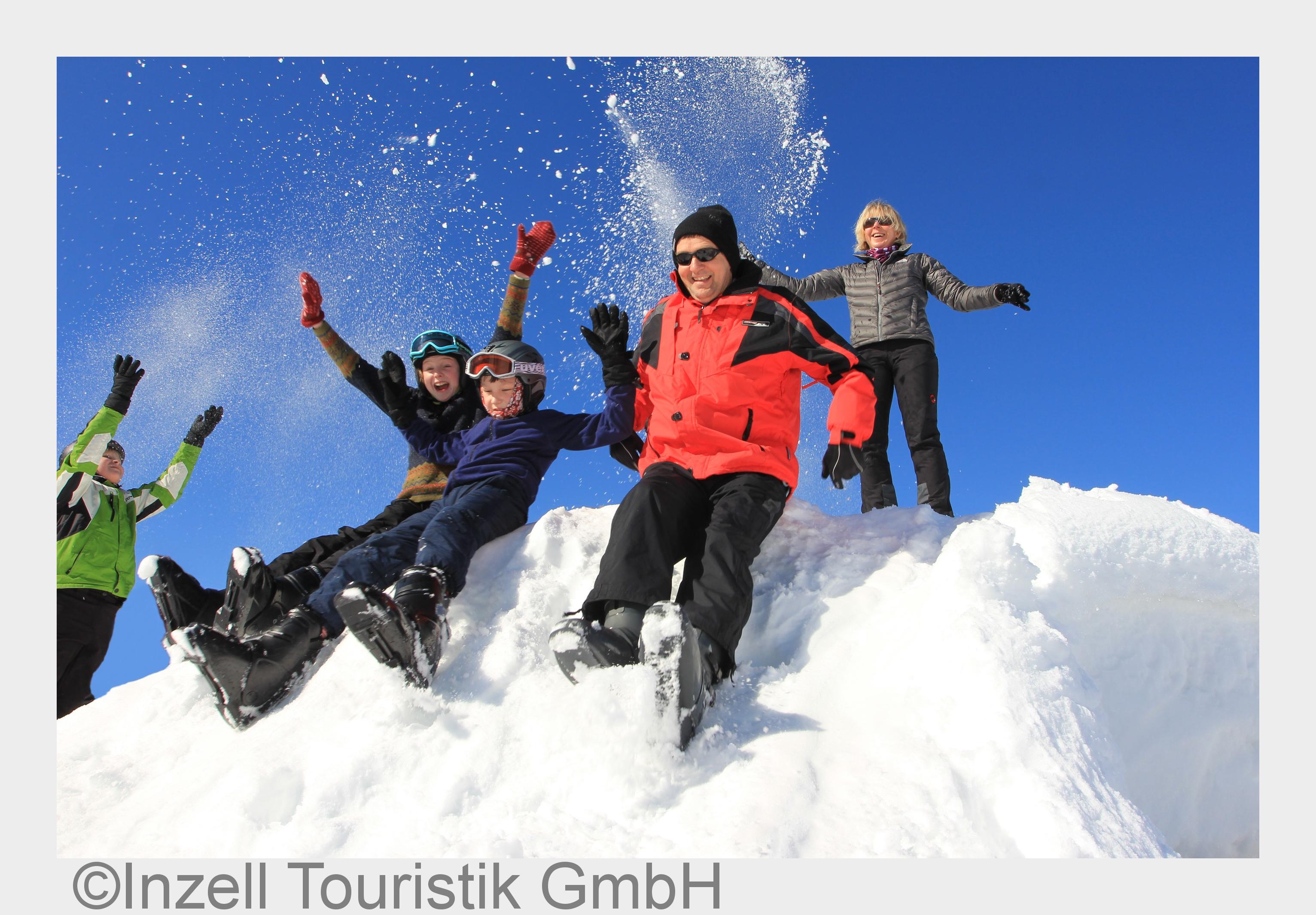 Inzell - Abwechslungsreicher Spaßim Schnee für die ganze Familie (Bildquelle: Inzell Touristik GmbH) Inzell - Abwechslungsreicher Spaßim Schnee für die ganze Familie (Bildquelle: Inzell Touristik GmbH)
