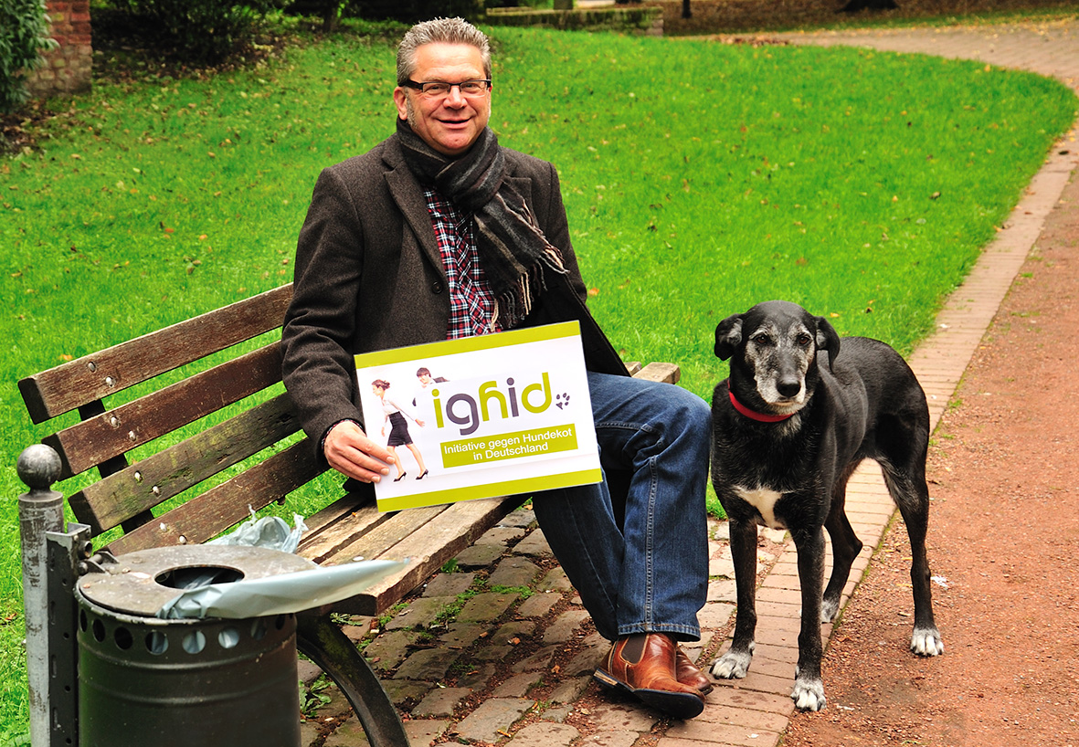 Burkhard Küppers (49) hat die Initiative gegen Hundekot ins Leben gerufen Burkhard Küppers (49) hat die Initiative gegen Hundekot ins Leben gerufen