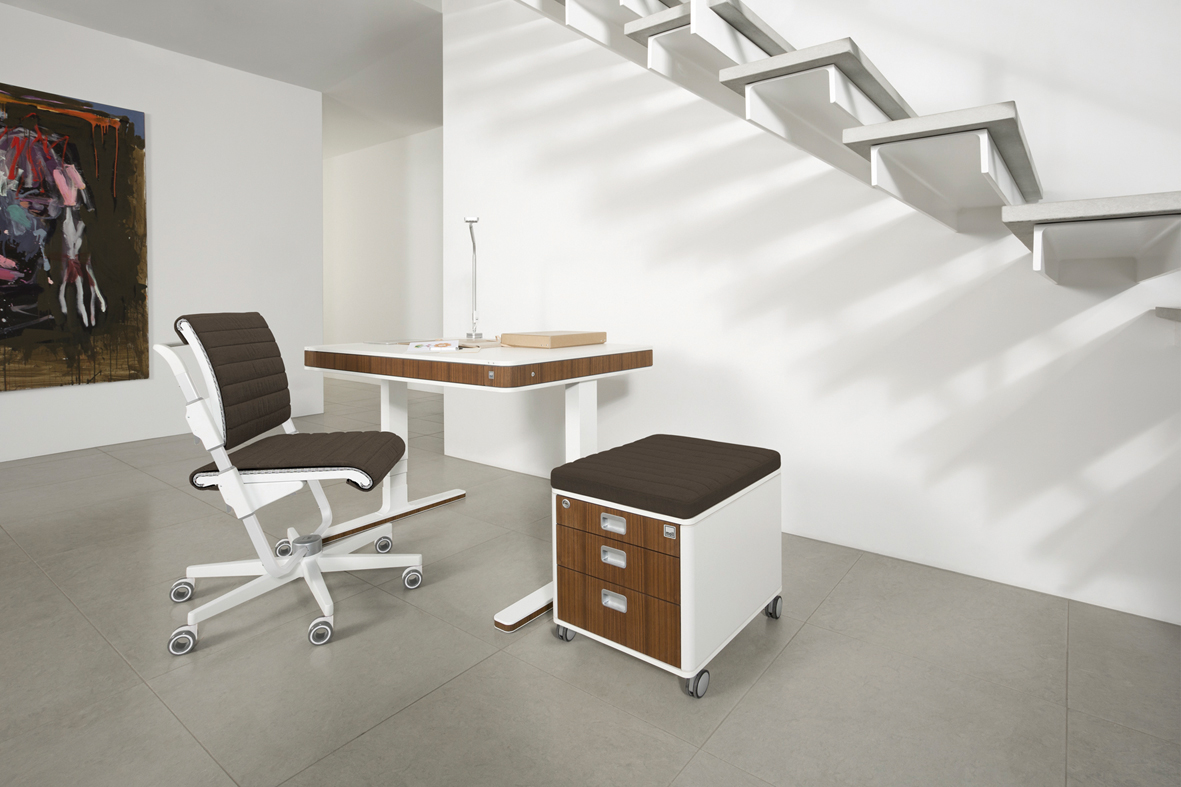 Schreibtisch moll T7, Stuhl moll S6 und Container moll C7 aus der Designlinie moll unique Schreibtisch moll T7, Stuhl moll S6 und Container moll C7 aus der Designlinie moll unique