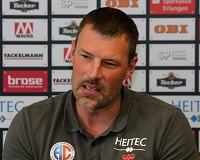 (Foto: hl-studios, Erlangen): “Wir müssen in Ferndorf richtig achtgeben“, so Trainer Andersson, HC E