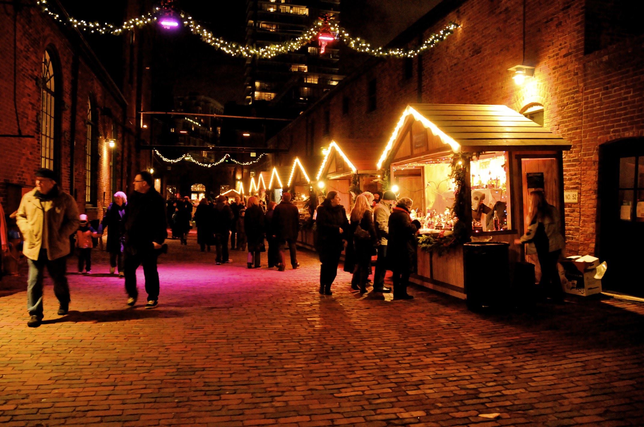 Christmas Market in Torontos Distillery Historic District. Bildnachweis: Tourism Toronto Christmas Market in Torontos Distillery Historic District. Bildnachweis: Tourism Toronto