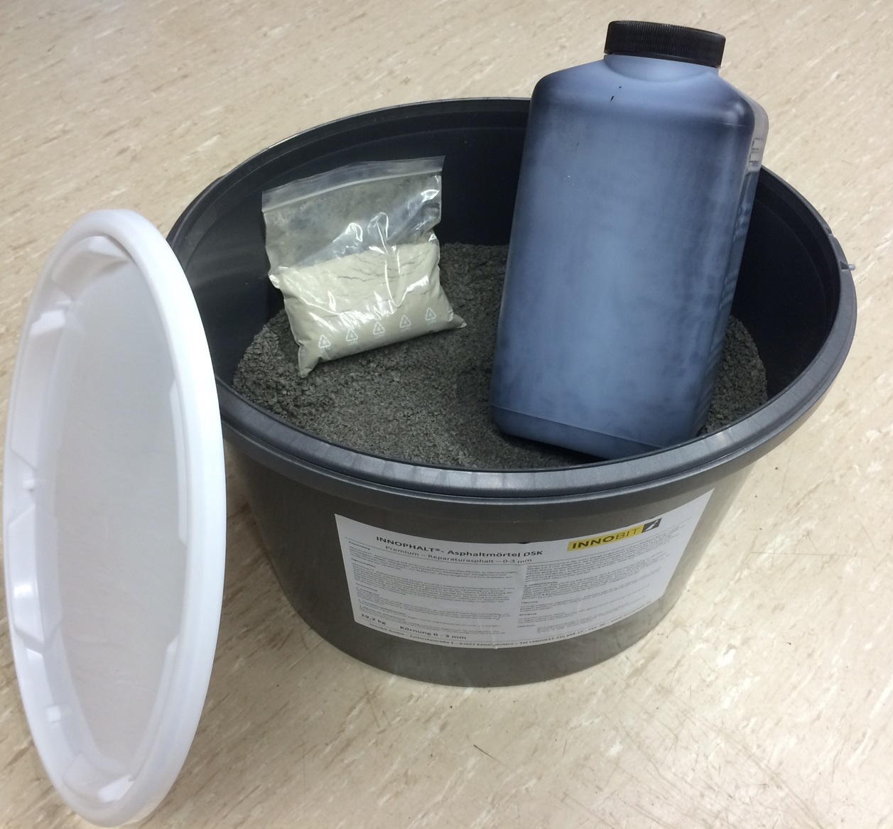INNPHALT®Asphaltmörtel der Innobit GmbHam Standort Kaiserslautern. INNPHALT®Asphaltmörtel der Innobit GmbHam Standort Kaiserslautern.