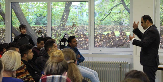 G. Mahbobi motiviert Schüler des RWBK Bonn G. Mahbobi motiviert Schüler des RWBK Bonn