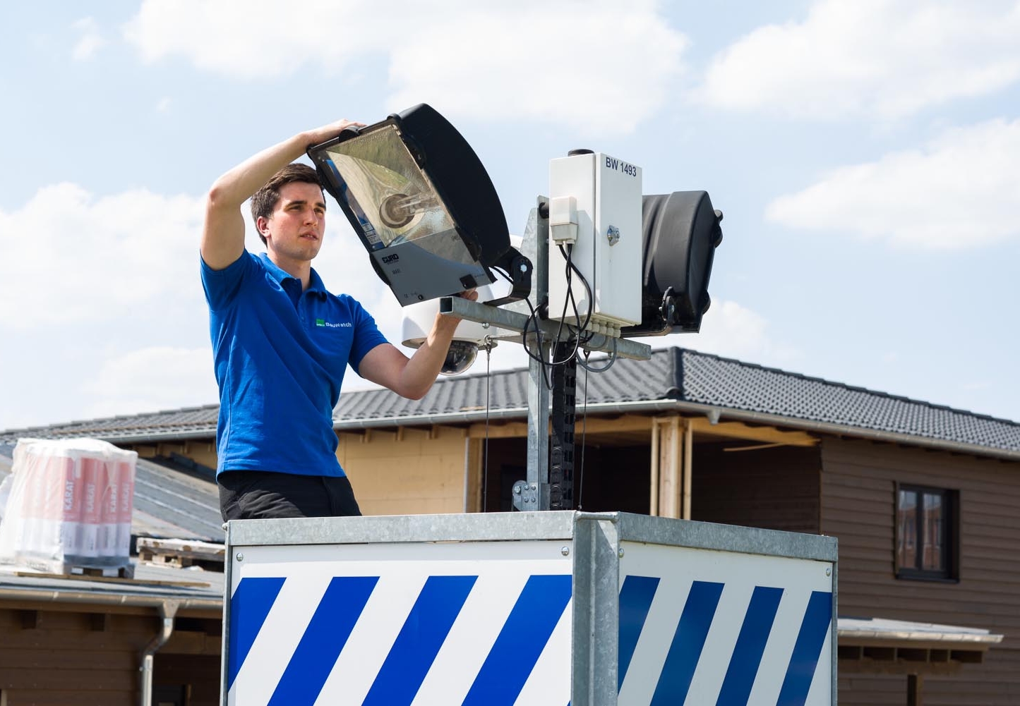 Die Installation des BauWatch-Systems ist in etwa einer Stunde bewerkstelligt. (Foto: MAIBACH, Velen Die Installation des BauWatch-Systems ist in etwa einer Stunde bewerkstelligt. (Foto: MAIBACH, Velen