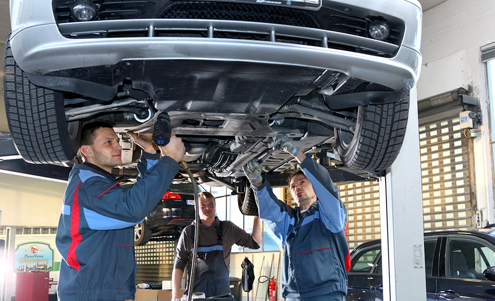 Haupt- und Abgasuntersuchung mit Auto Steinbauer aus Regensburg Haupt- und Abgasuntersuchung mit Auto Steinbauer aus Regensburg