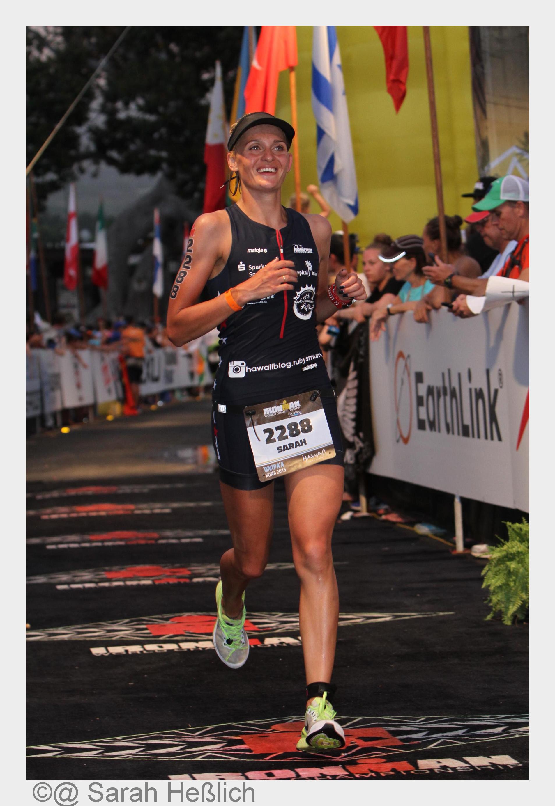 Sarah Heßlich beim Ironman 2015 auf Hawaii (Bildquelle: @ Sarah Heßlich) Sarah Heßlich beim Ironman 2015 auf Hawaii (Bildquelle: @ Sarah Heßlich)