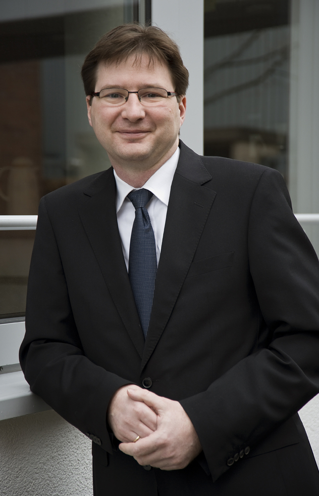 Der Aufsichtsrat hat den Vertrag des Vorstandsvorsitzenden Dr. Kruschinski verlängert. Der Aufsichtsrat hat den Vertrag des Vorstandsvorsitzenden Dr. Kruschinski verlängert.