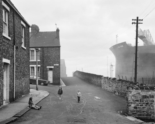 Housing and Shipyard, Wallsend, Tyneside, 1975 © Chris Killip Housing and Shipyard, Wallsend, Tyneside, 1975 © Chris Killip