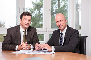 Michael Motschmann (Vorstand MIG AG) und Dr. Matthias Hallweger (Vorstand HMW Gruppe)