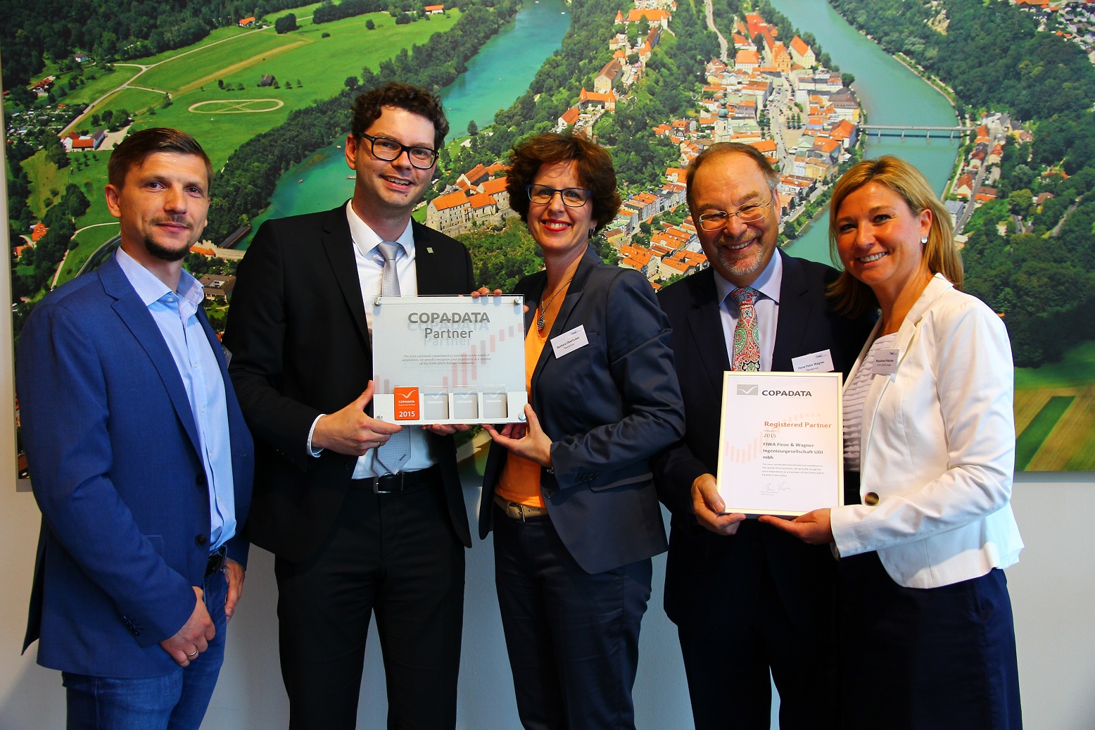 Übergabe des Partner-Zertifikats Übergabe des Partner-Zertifikats