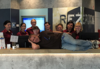 Heike Staller und ihr Team freuen sich zusammen mit den Gästen über das neue ibis budget Bamberg.