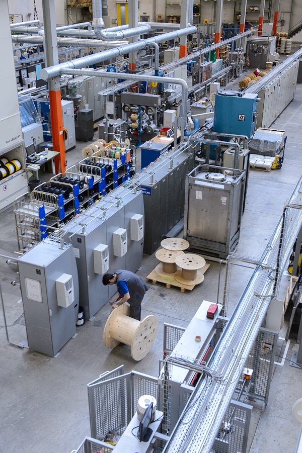 Bildlegende: Fiberoptik-Produktion von HUBER+SUHNER in Herisau, Schweiz