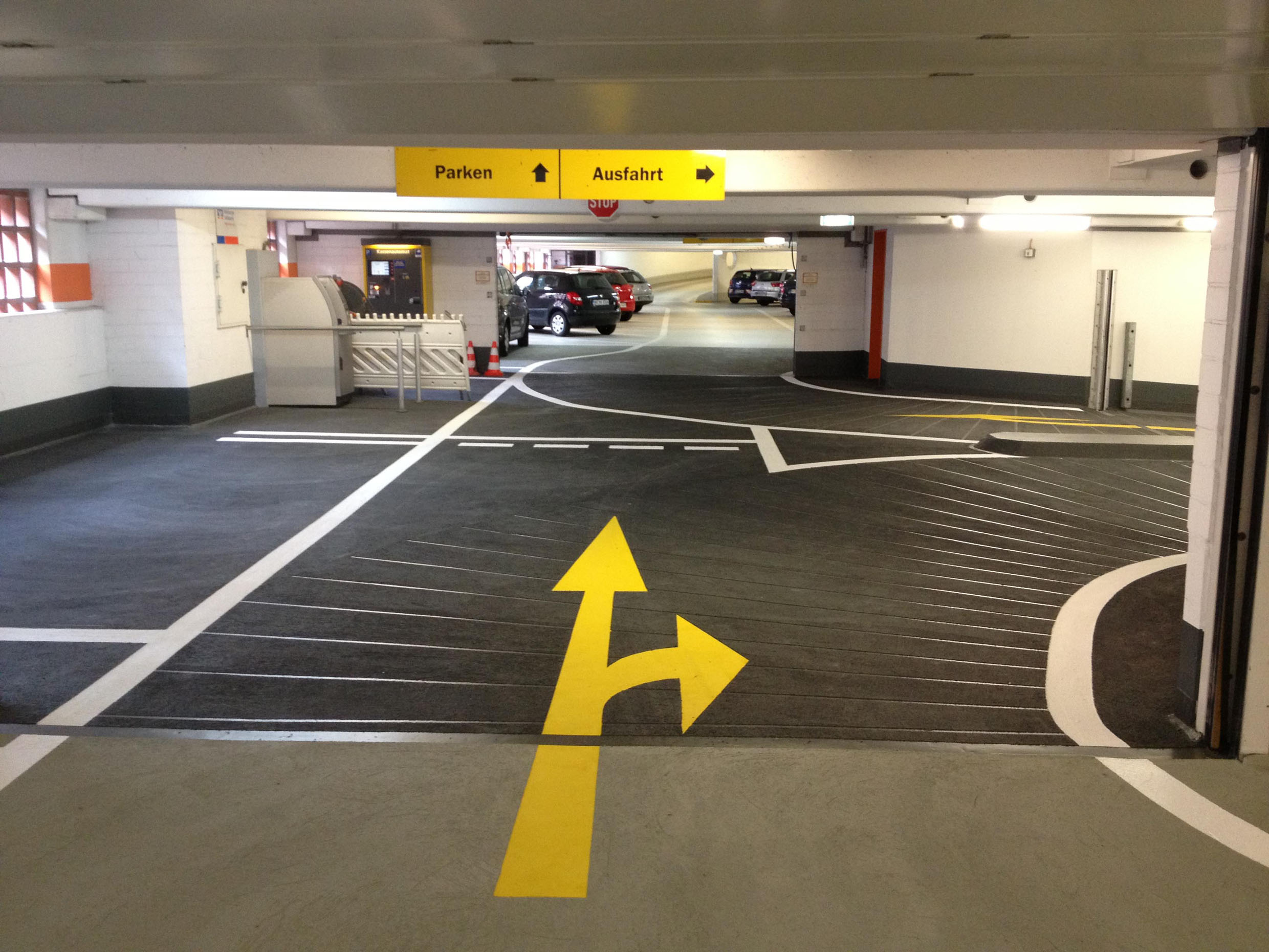 An nur zwei Wochenenden wurde das Hamburger Parkhaus mit Triflex DeckFloor wieder instandgesetzt. An nur zwei Wochenenden wurde das Hamburger Parkhaus mit Triflex DeckFloor wieder instandgesetzt.