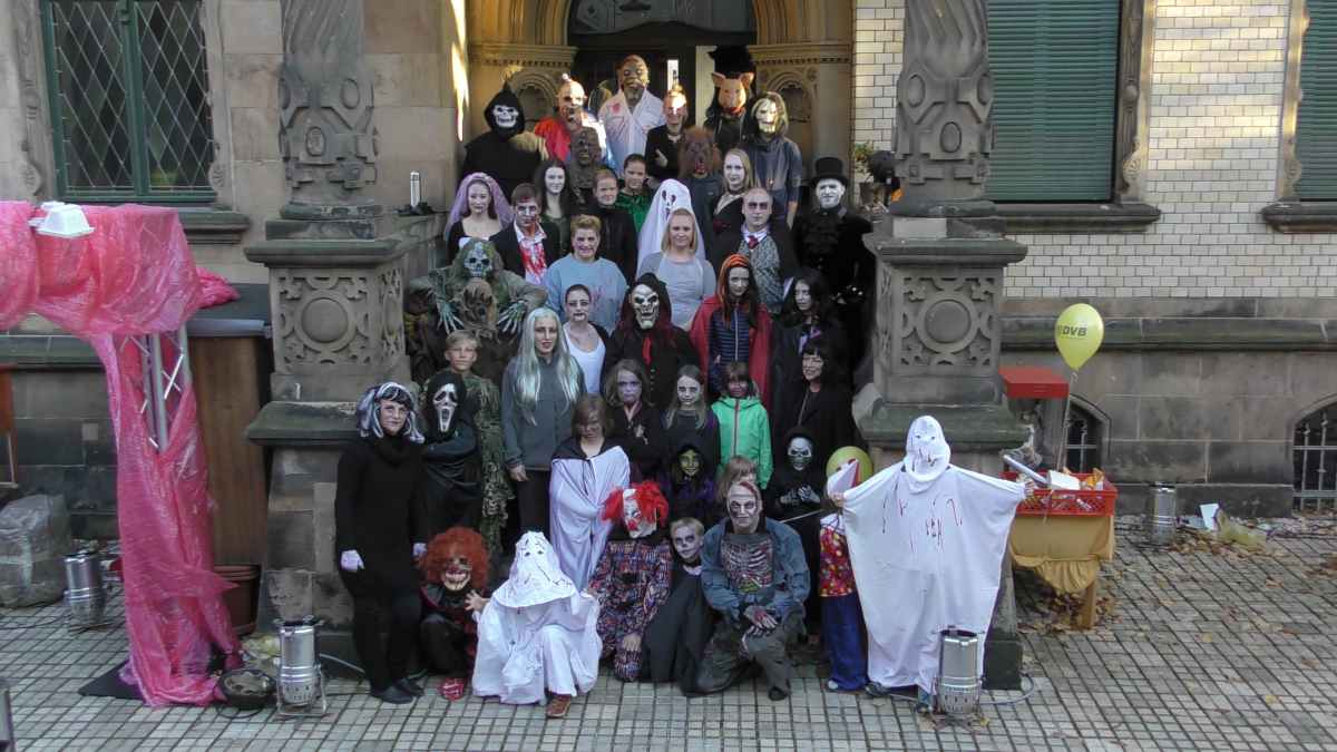 Das Halloween-Team zum Gruselgarten Villa St. Remo