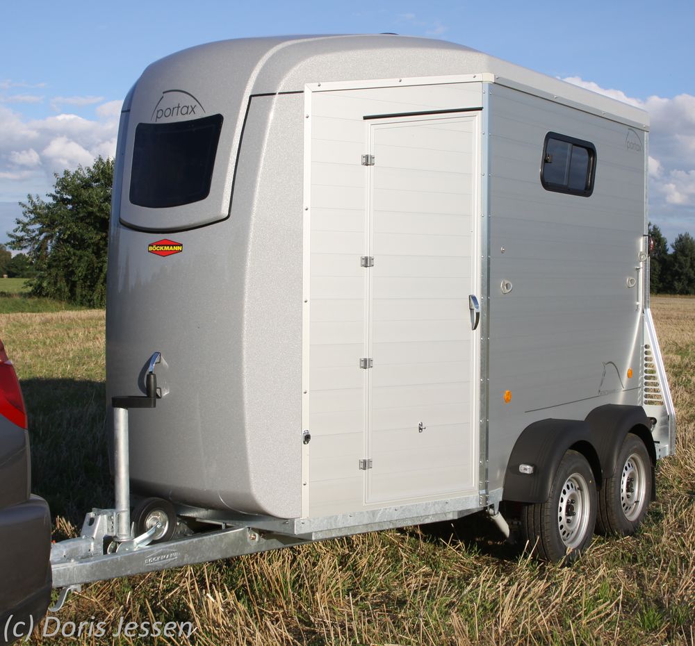 Pferdeanhängertest Böckmann Portax E: Elegant, robust und zahlreiche innovative Details Pferdeanhängertest Böckmann Portax E: Elegant, robust und zahlreiche innovative Details