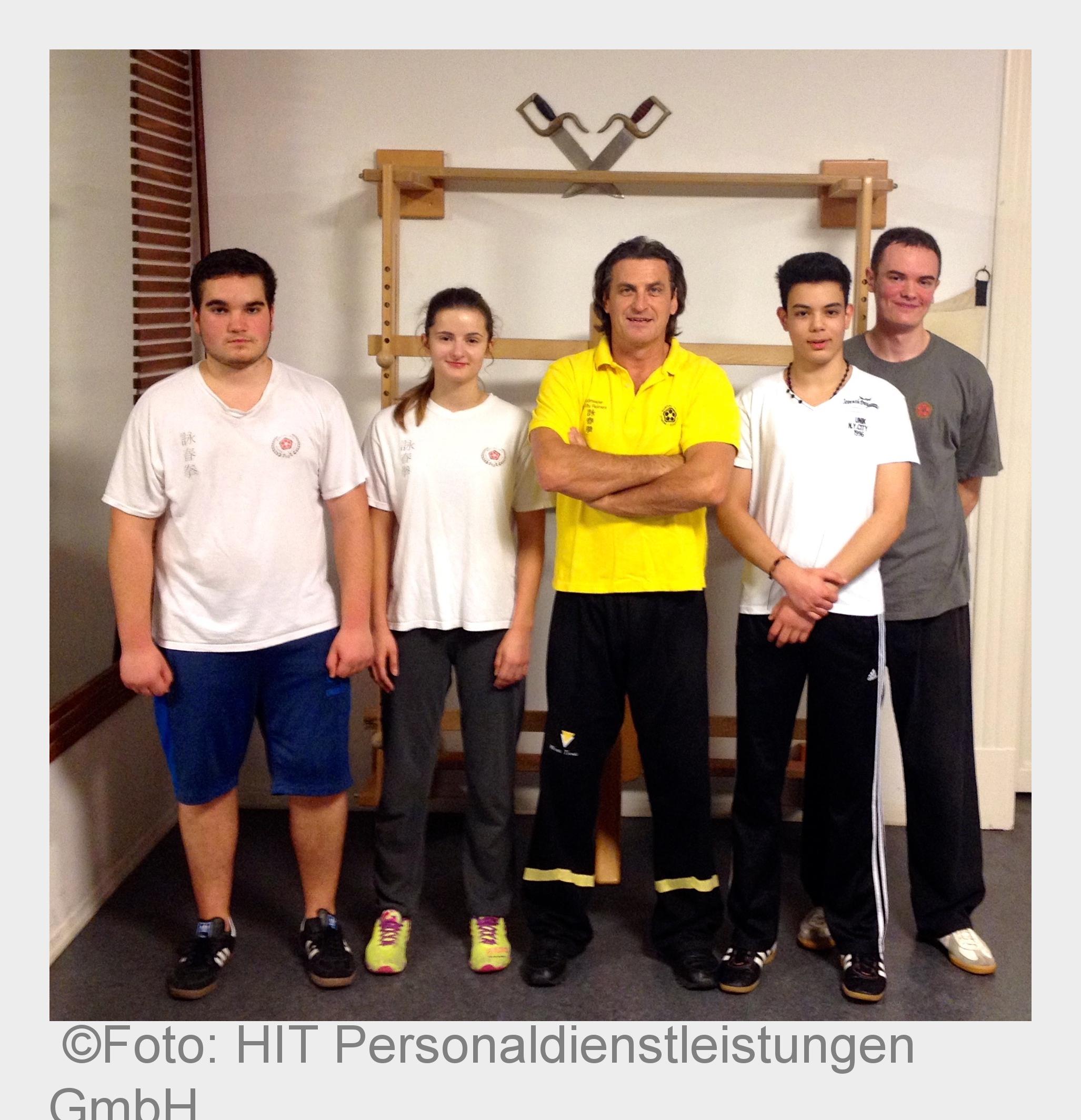 Dai-Sifu Reimers (3.v.r.) engagiert sich mit HIT für Jugendliche. (Bildquelle: Foto: HIT Personaldie Dai-Sifu Reimers (3.v.r.) engagiert sich mit HIT für Jugendliche. (Bildquelle: Foto: HIT Personaldie