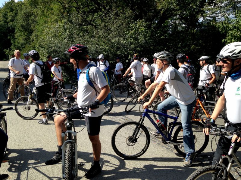 Controlware veranstaltete zum 35-jährigen Firmenjubiläum elf Fahrradtourenüber je 35 Kilometer. Controlware veranstaltete zum 35-jährigen Firmenjubiläum elf Fahrradtourenüber je 35 Kilometer.