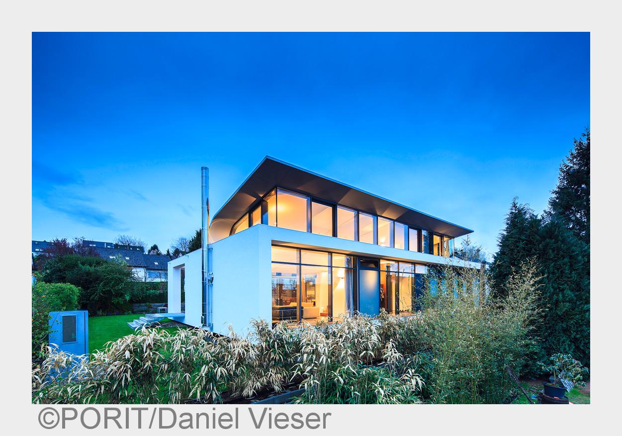 Bauen für die Zukunft mit energiesparenden Gebäudehüllen aus PORIT Porenbeton. (Bildquelle: PORIT/Da Bauen für die Zukunft mit energiesparenden Gebäudehüllen aus PORIT Porenbeton. (Bildquelle: PORIT/Da